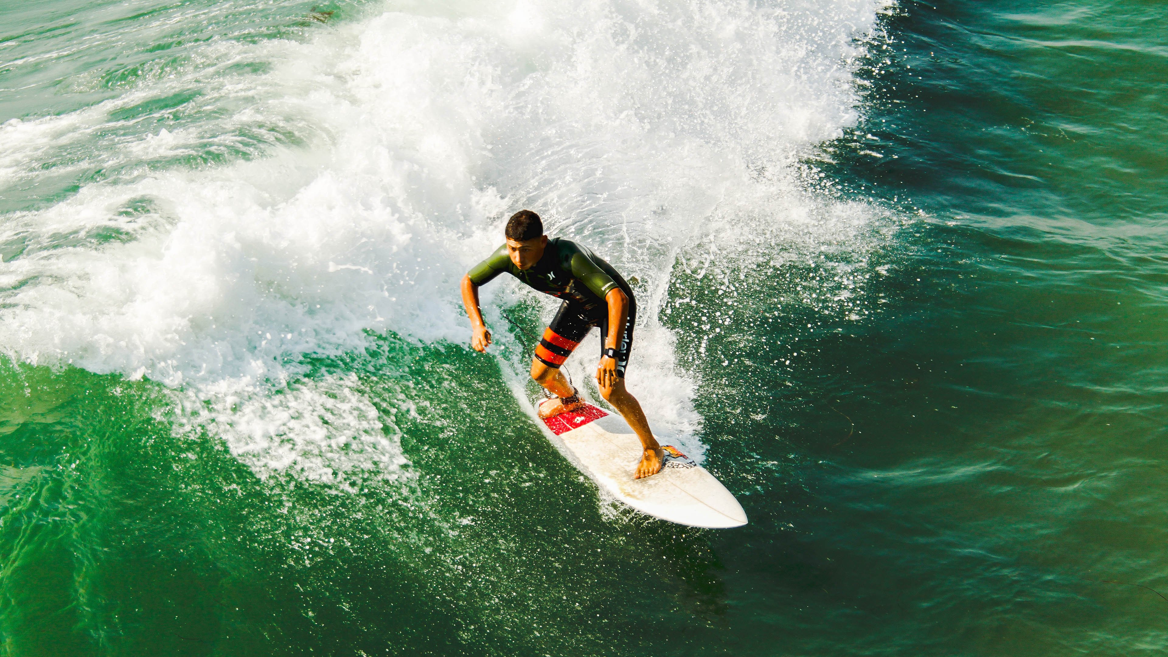 乐鱼体育(中国)官方网站-车迷纪实：F1现场的狂热狂欢，f1赛车迷